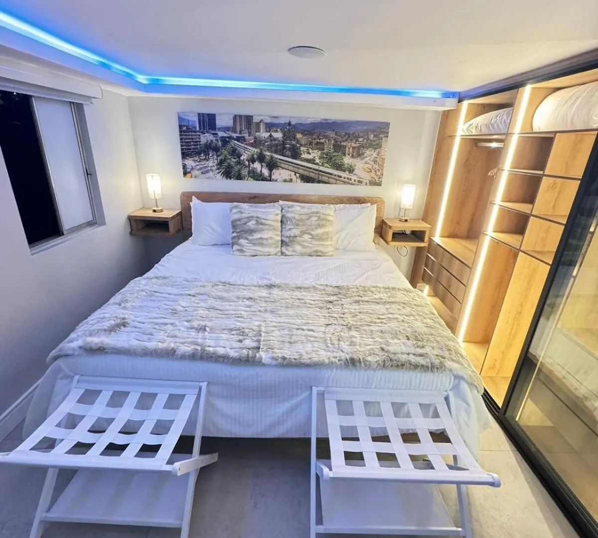 Luxury Apartment Jacuzzi Air Conditioning Fireplace And King Bed Μεντεγίν