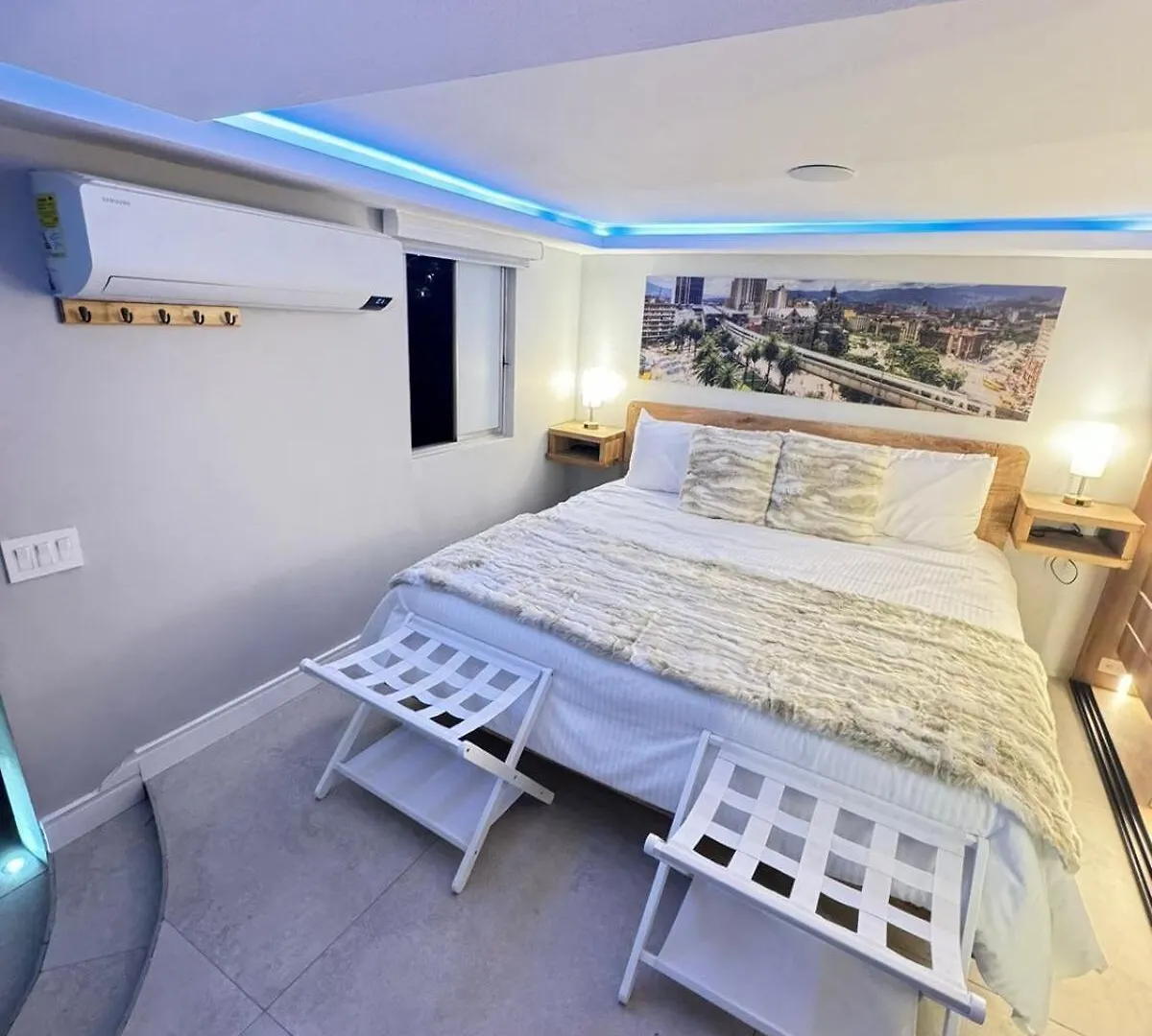 Luxury Apartment Jacuzzi Air Conditioning Fireplace And King Bed Μεντεγίν
