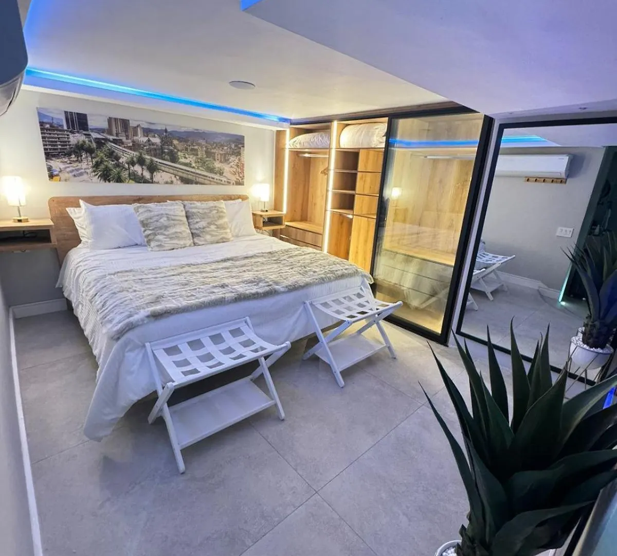 Luxury Apartment Jacuzzi Air Conditioning Fireplace And King Bed Μεντεγίν