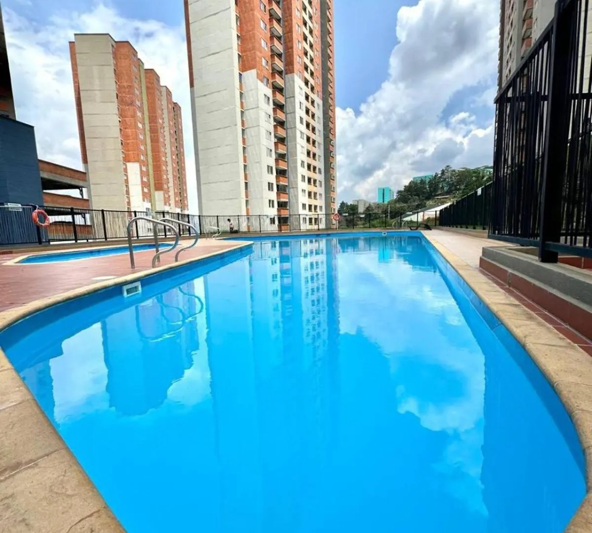 Luxury Apartment Jacuzzi Air Conditioning Fireplace And King Bed 메딜린 콜롬비아