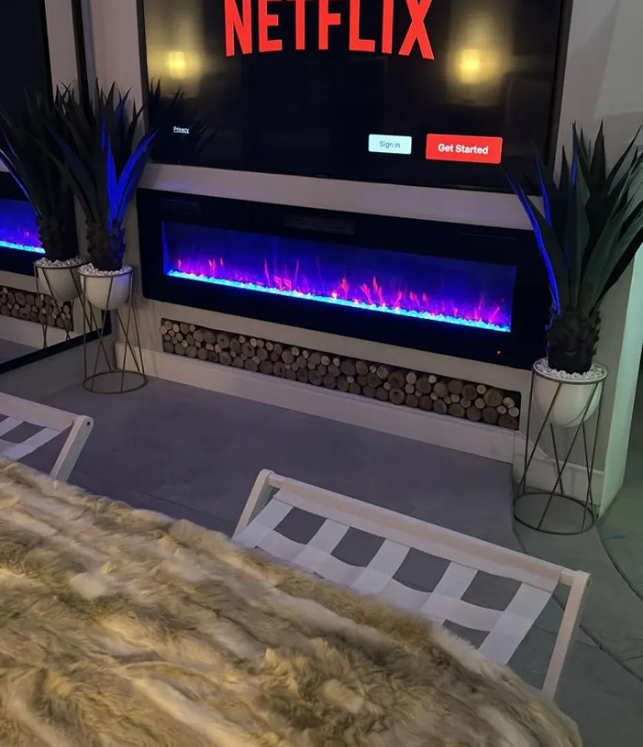 Luxury Apartment Jacuzzi Air Conditioning Fireplace And King Bed 메딜린
