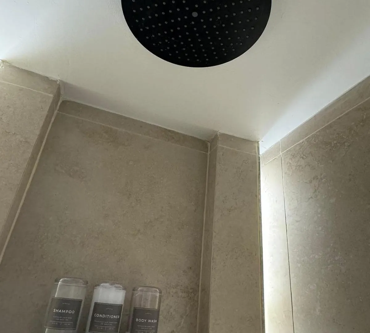 Luxury Apartment Jacuzzi Air Conditioning Fireplace And King Bed 메딜린